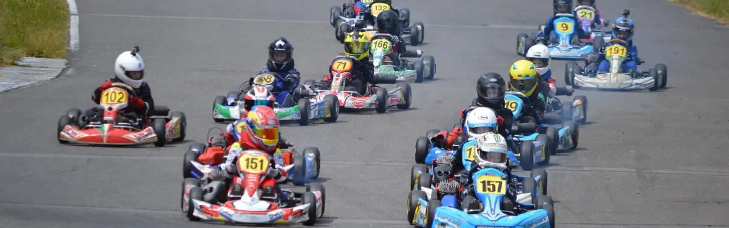 Karting entre amis, activité de groupe pour un EVG à Prague