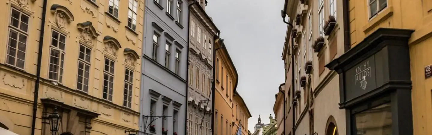 Ruelle de la vieille ville de Prague, EVG pas cher en Europe